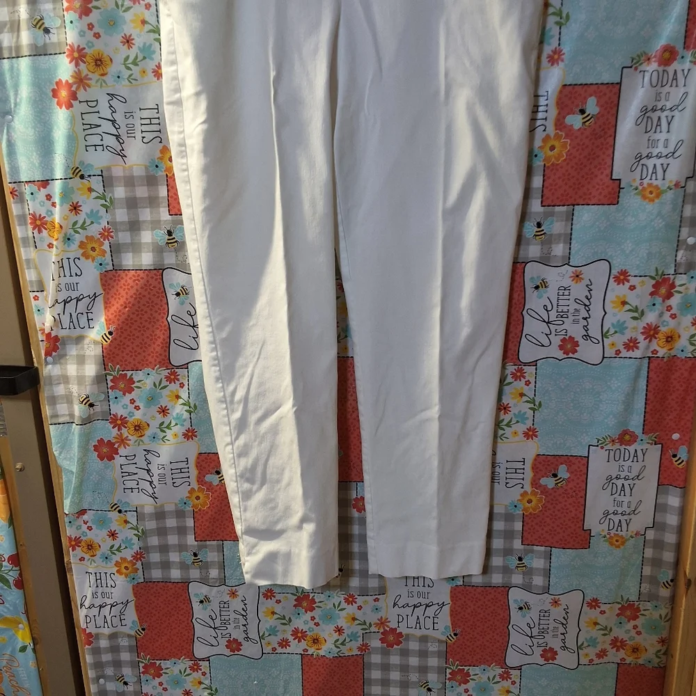 PERFECT STRECH BY CHICO'S WHITE PULL ON PANTS